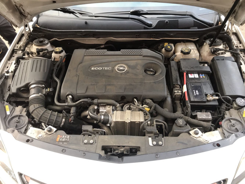 Opel insignia  country tourer dijelovi  063/117-176