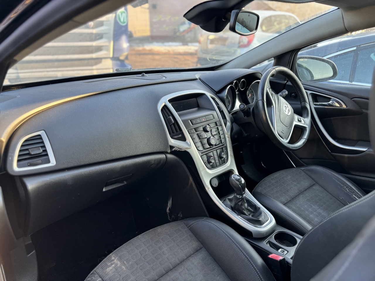 Opel astrA GTC 2,0 D 2014 DIJELOVI