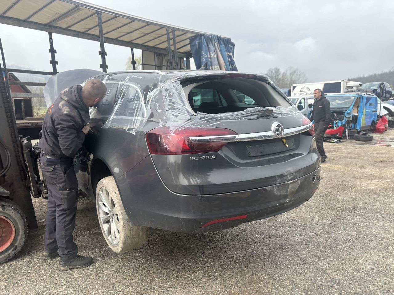 Opel insignia  xsenon 2.0 d 2014 dijelovi