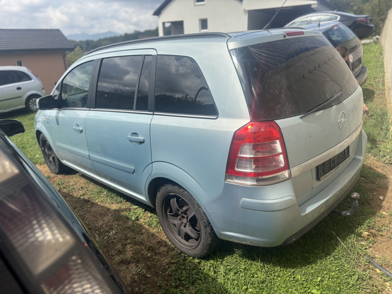 Opel zafira 1.7dtr 2010g dijelovi