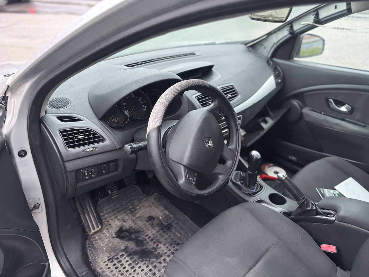Renault fluence 1.5 dci 2010 god dijelovi