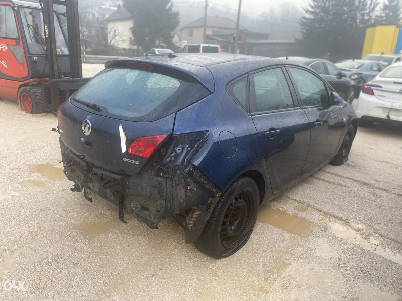 Opel astra j 1.3 d 70 kw dijelovi 063/117-176  063/992-835