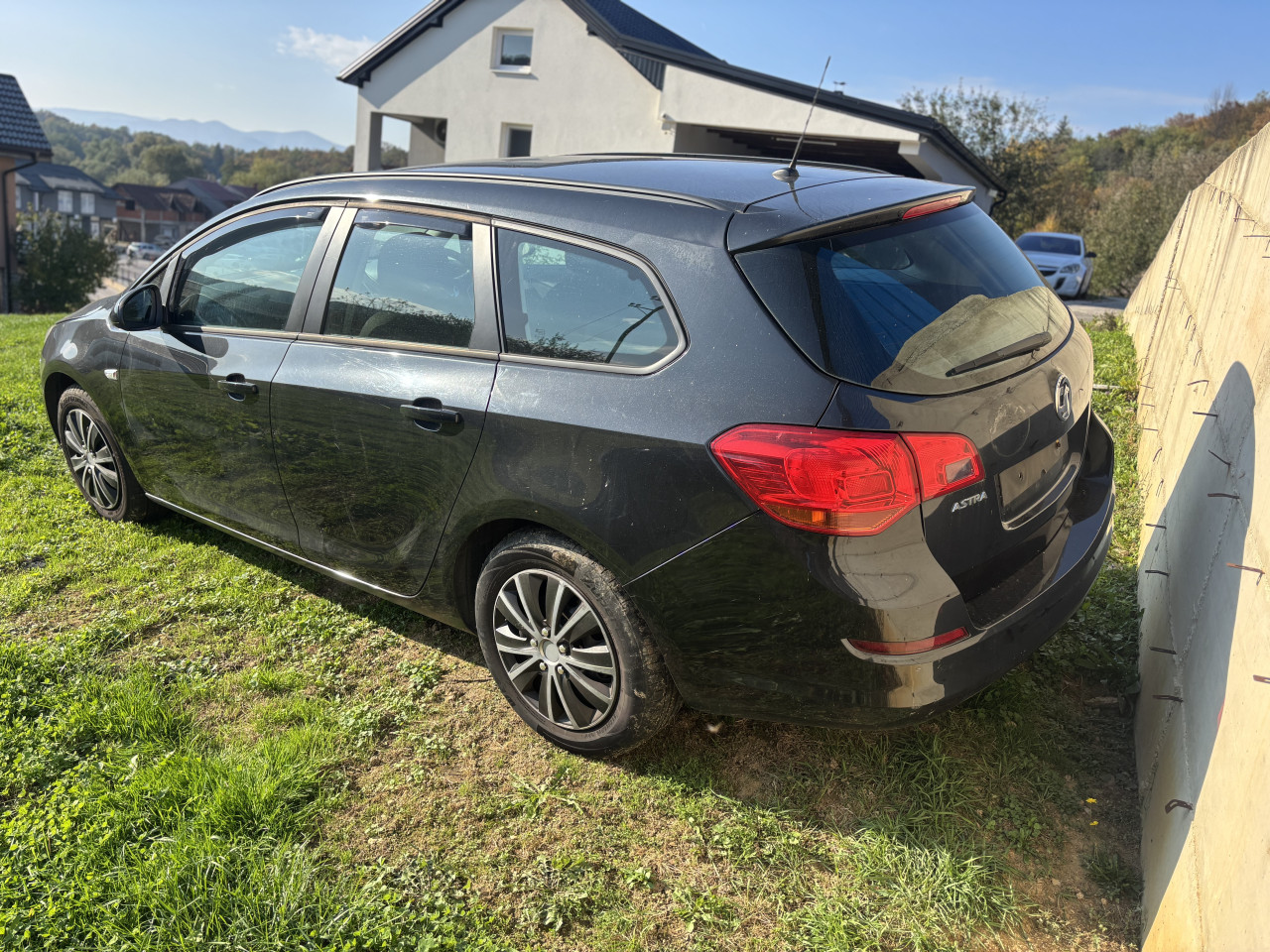 Opel astra j 2010g 1.3d dijelovi