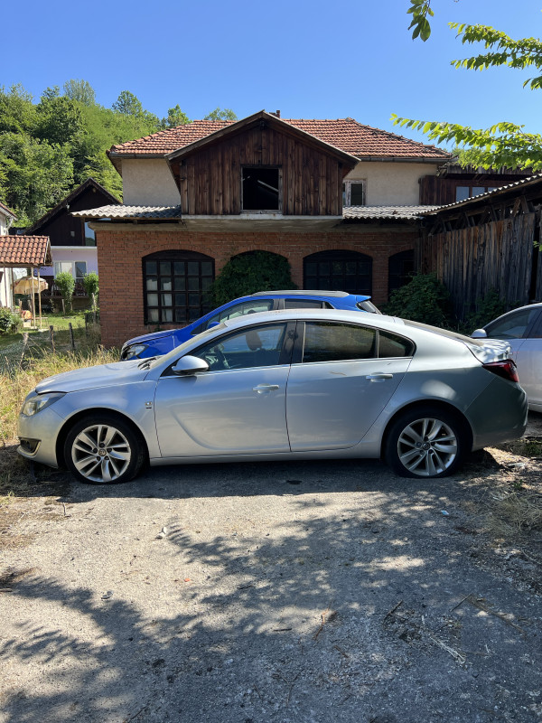 Opel insignia 2.0d 2015 dijelovi