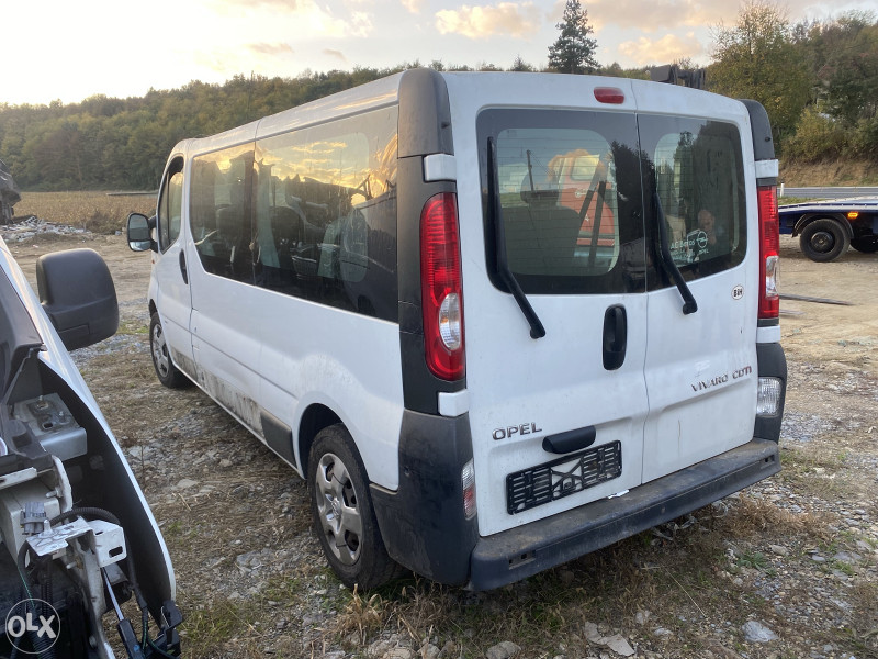 Opel vivaro putnicki long za dijelove 063/117-176. 063/992-835