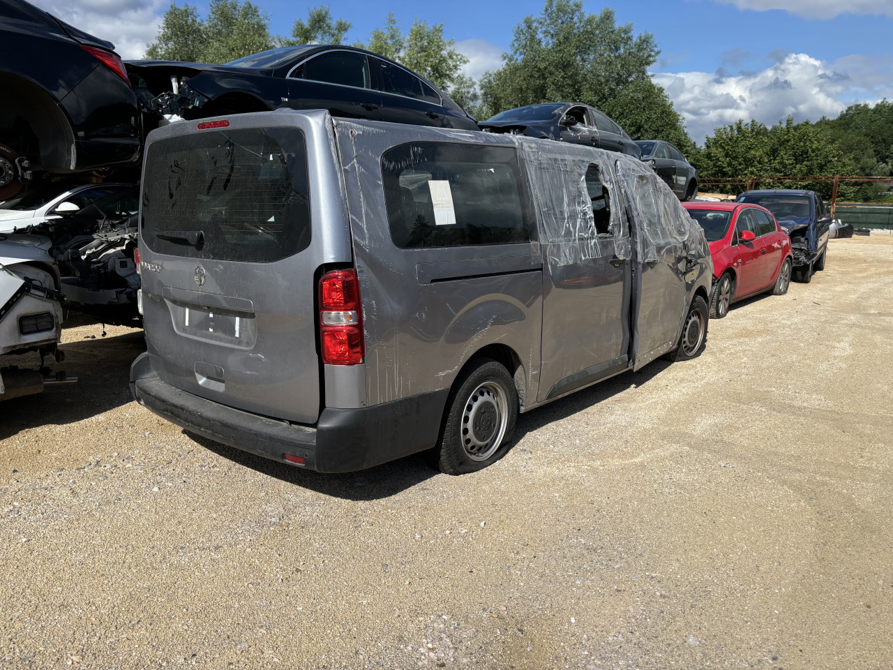 Opel vivaro 2023 full elektro dijelovi
