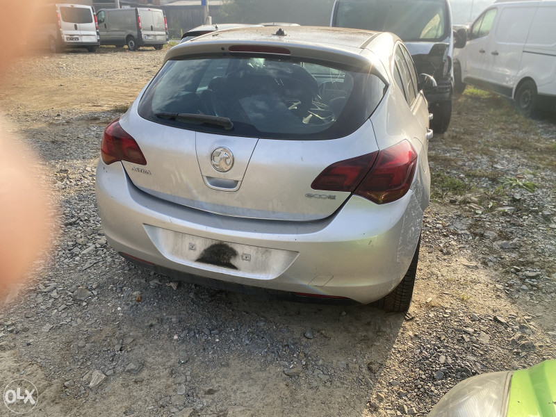 Opel astra j 1.3 dizel dijelovi 063/117-176  063/992-835