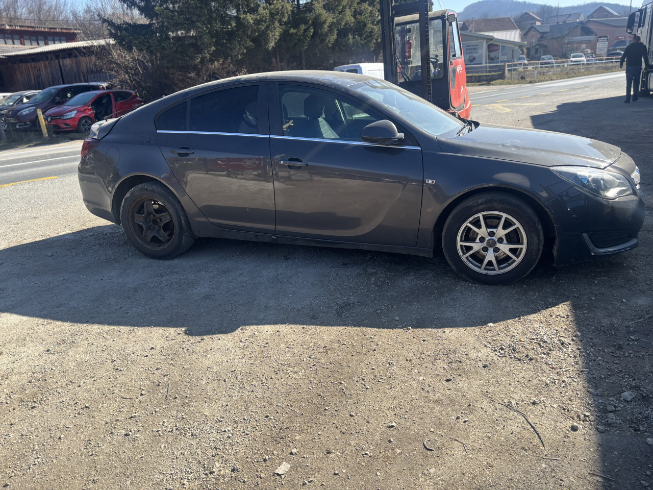 Opel insignia 2.0d 2015g dijelovi
