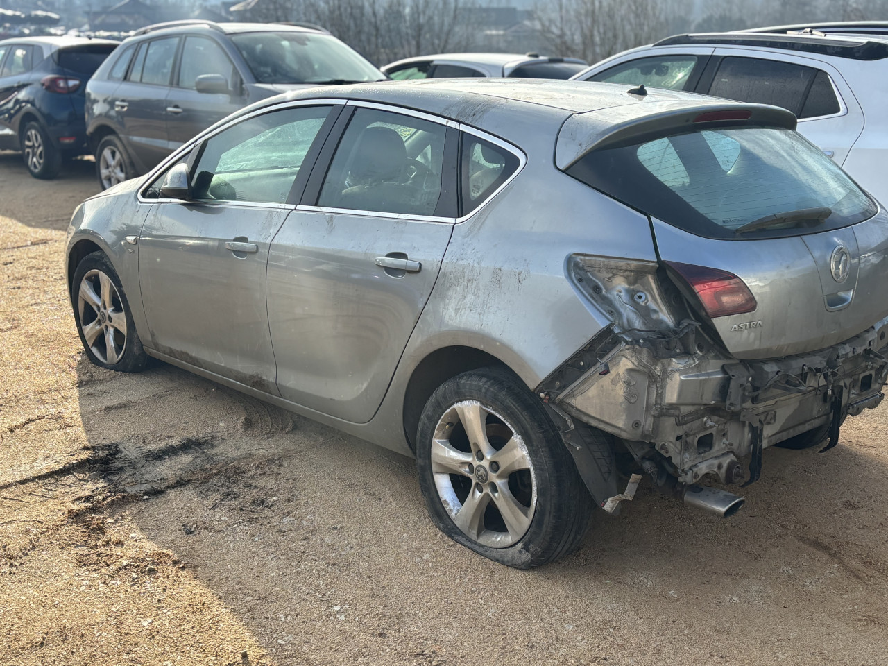 Opel astra j 2.0 d 2010 god dijelovi