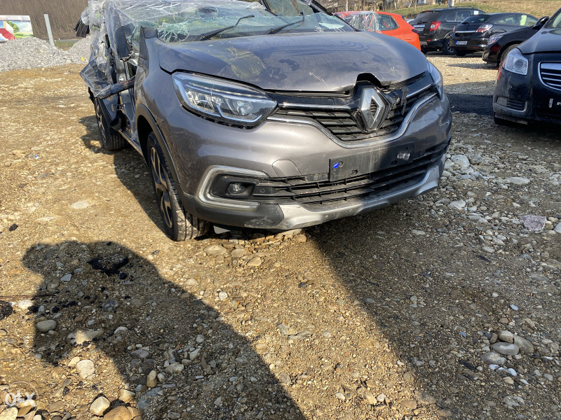 Renault captur 2018 god dijelovi 063/117-176. 063/992-835