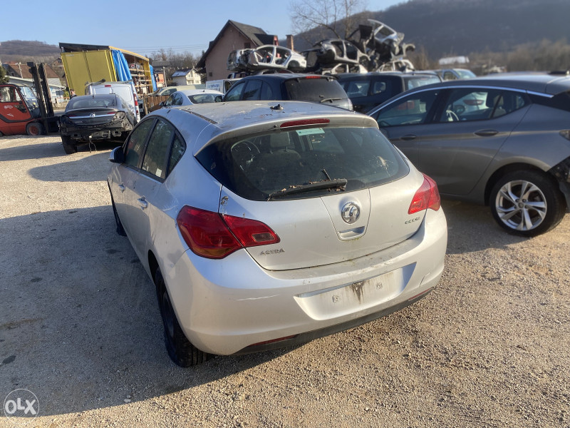 Opel astra j 1.3 2011 god dijelovi 063/117-176