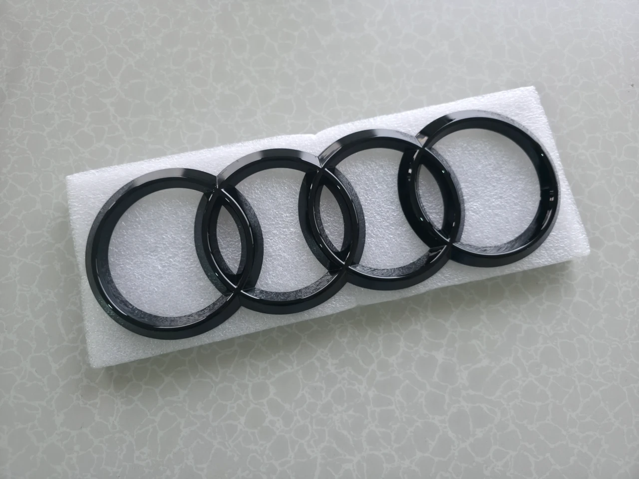 AUDI A4 A6 Q7 Q8 ZNAK CRNI 285MM PREDNJI ZNAK
