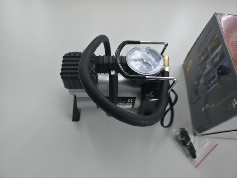 KOMPRESOR ZA AUTO 12V AUTOKOMPRESOR