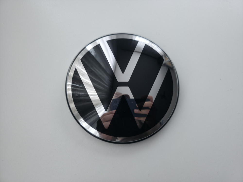 PASSAT GOLF ACC RADAR STAKLENI ZNAK PREDNJI