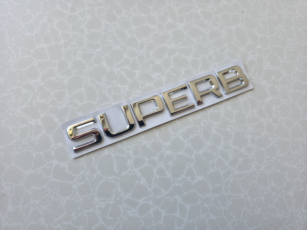ŠKODA SUPERB ZNAK STIKER NALJEPNICA ZNAKOVI ZA AUTOMOBILE