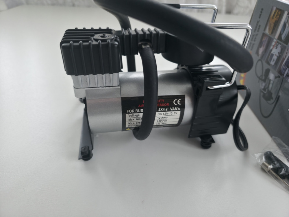 KOMPRESOR ZA AUTO 12V AUTOKOMPRESOR