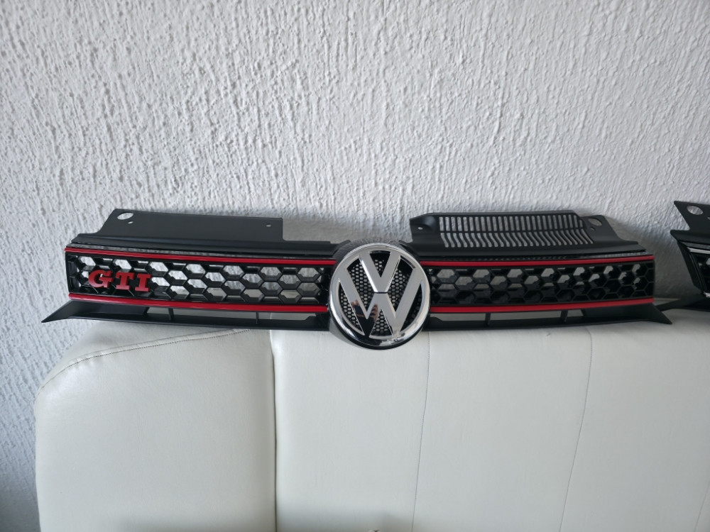 GOLF 6 GTI MASKA PREDNJA MASKA GRIL BRANIK