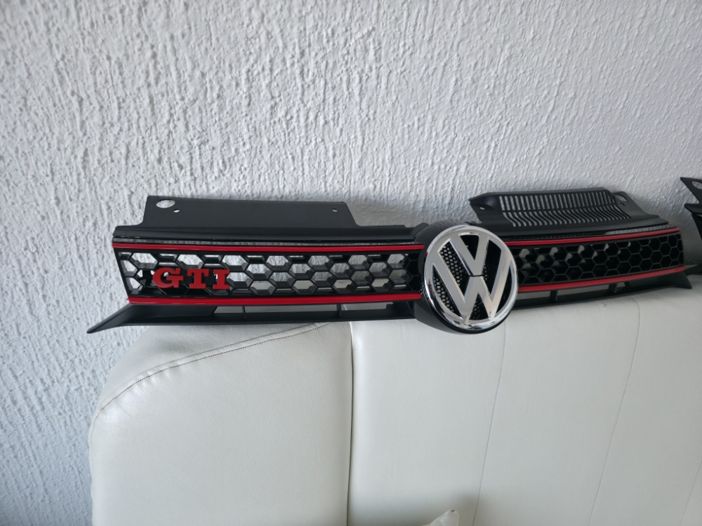GOLF 6 GTI MASKA PREDNJA MASKA GRIL BRANIK