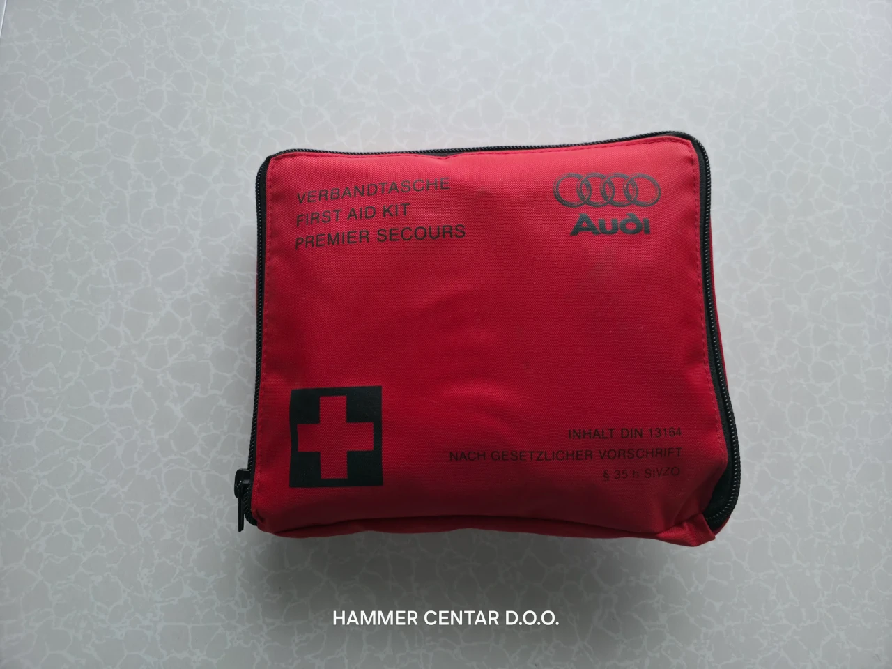 PRVA POMOC ZA AUTO AUDI ORIGINAL BEZ DATUMA