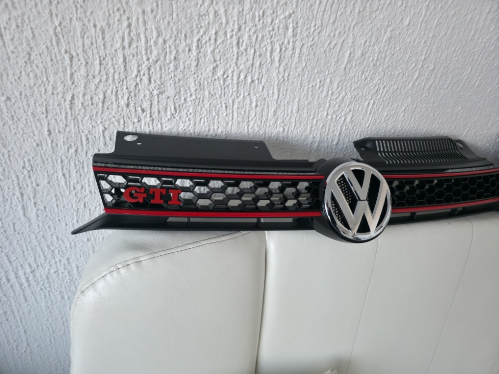 GOLF 6 GTI MASKA PREDNJA MASKA GRIL BRANIK
