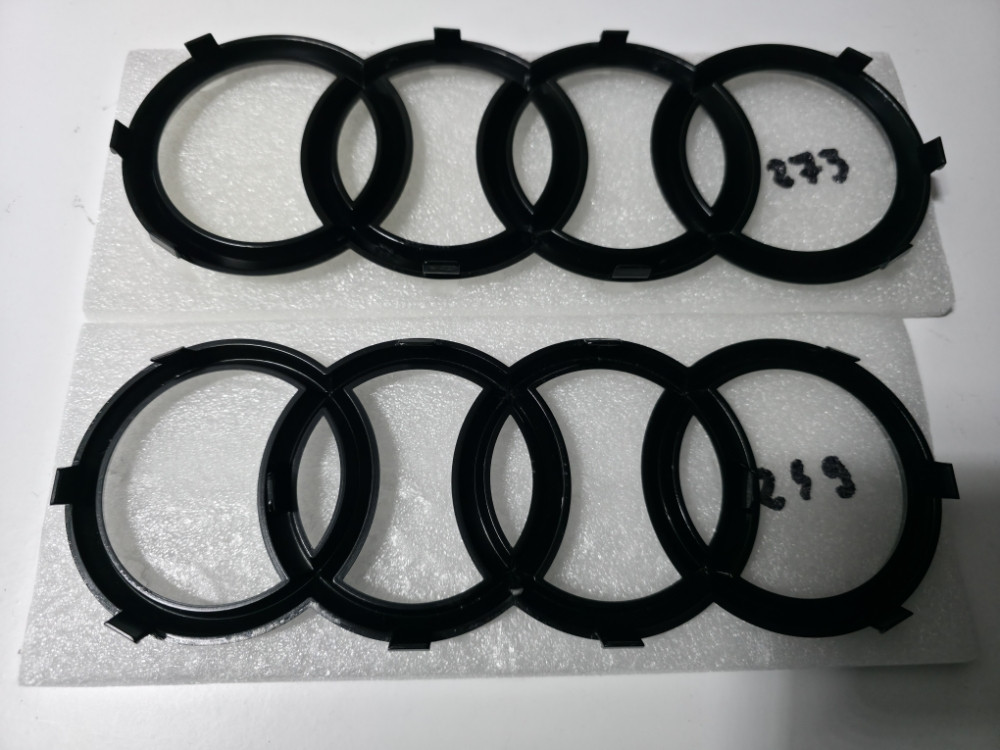 AUDI CRNI PREDNJI ZNAK ZA MASKU 273 249MM