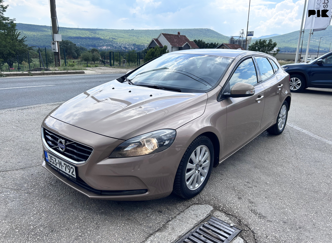VOLVO V40 2.0 D2