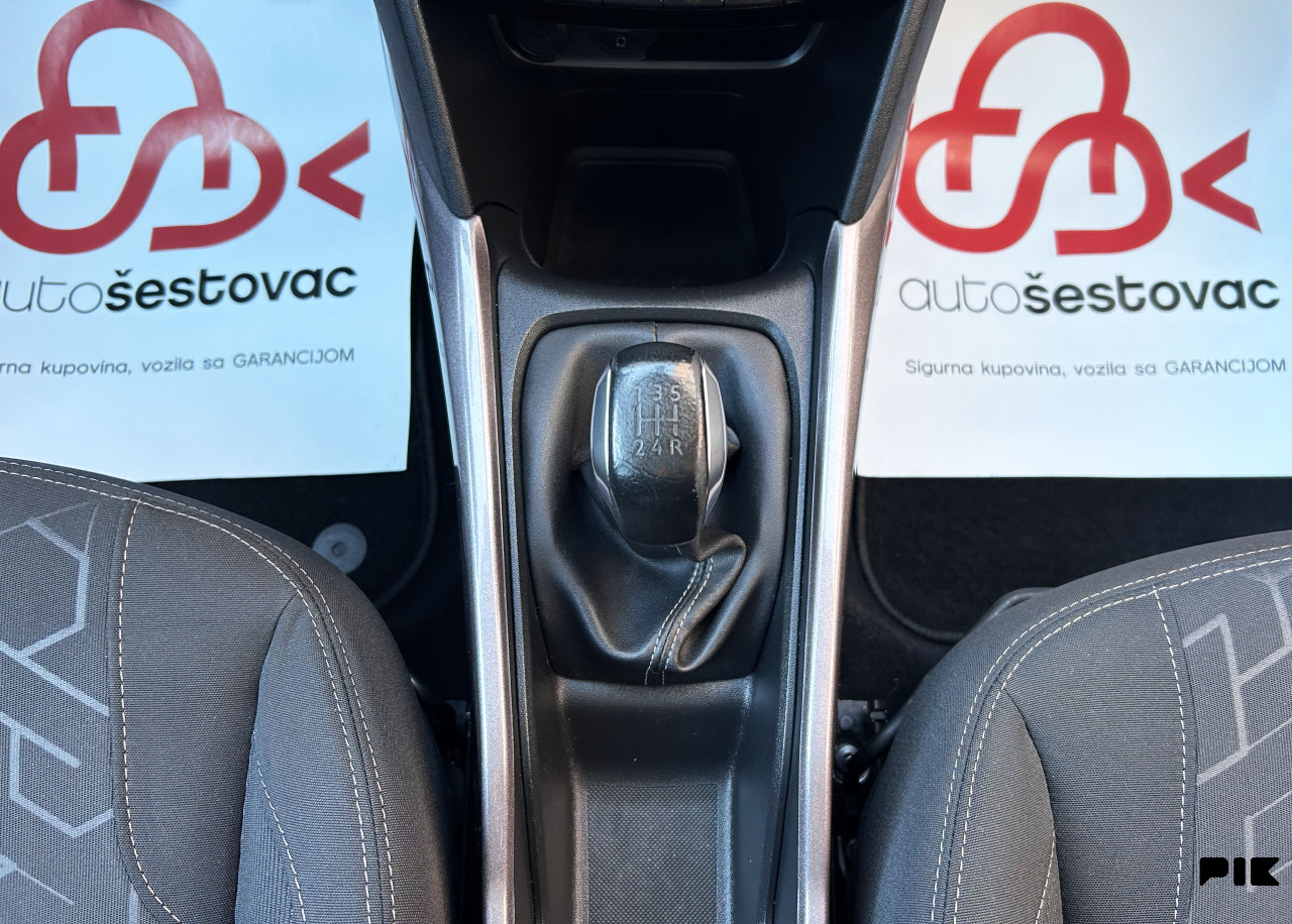PEUGEOT 2008 1.2 e-THP STYLE