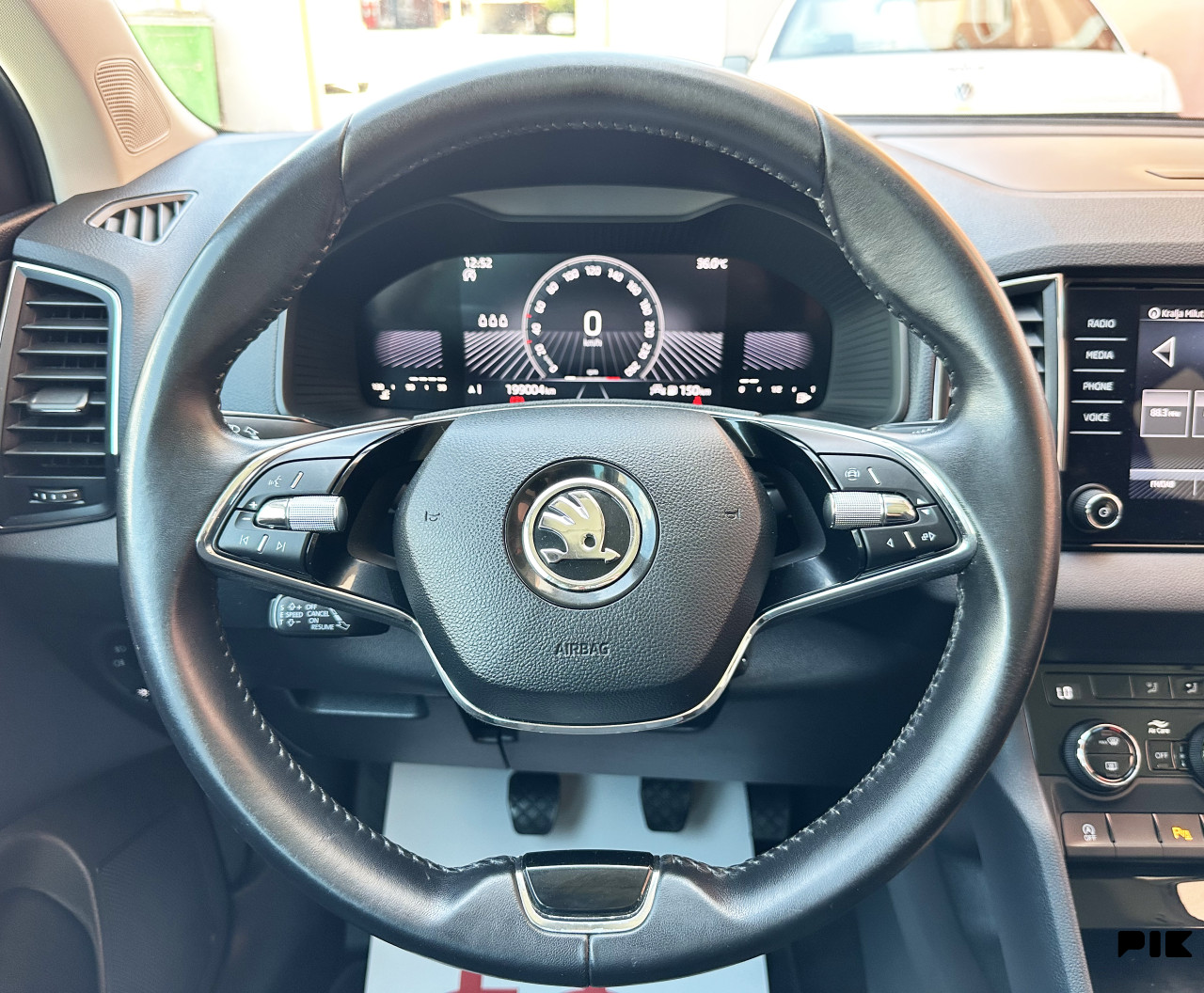 ŠKODA KAROQ 2.0 TDI 2023 VIRTUAL COCKPIT / KAMERA