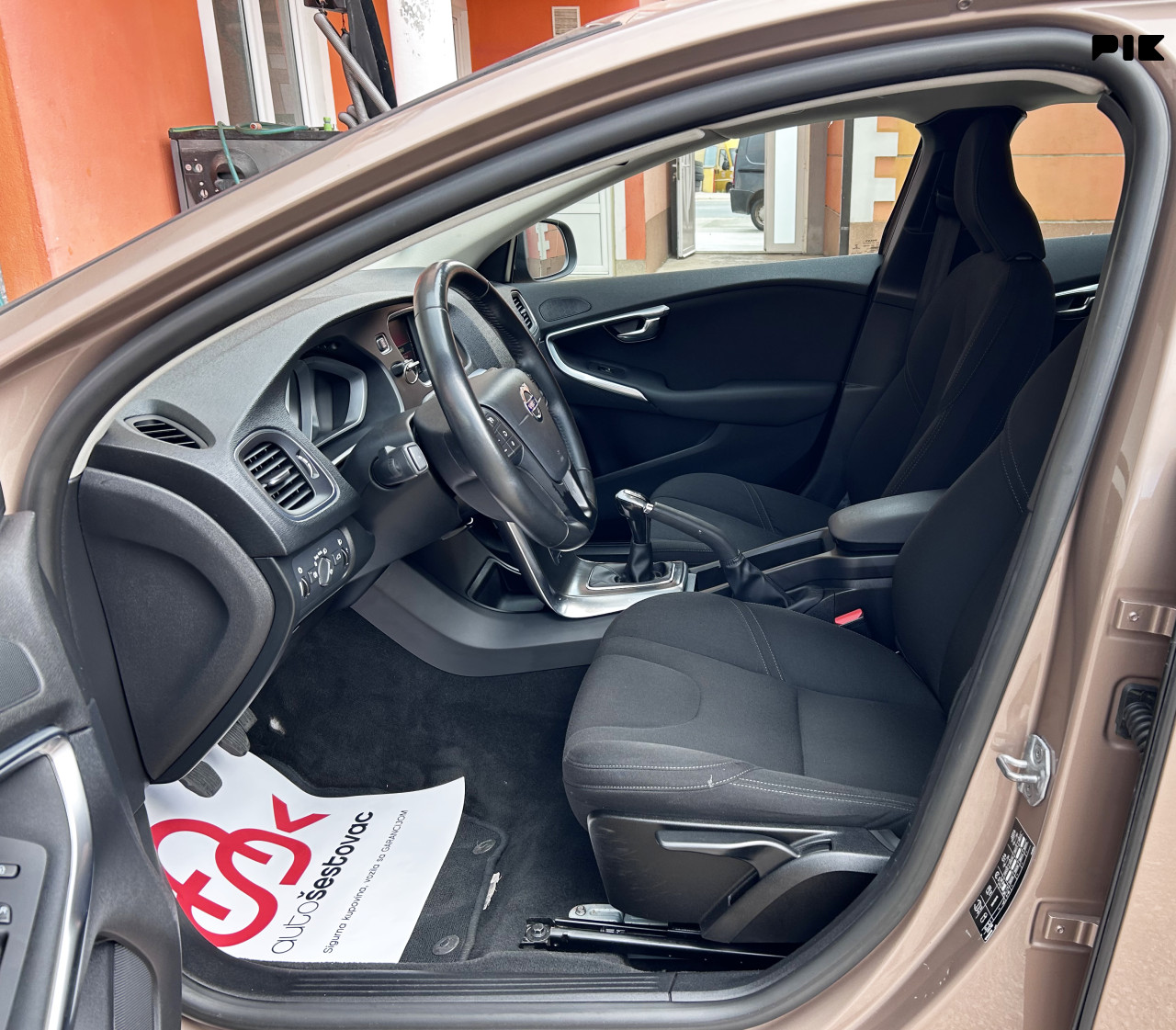 VOLVO V40 2.0 D2