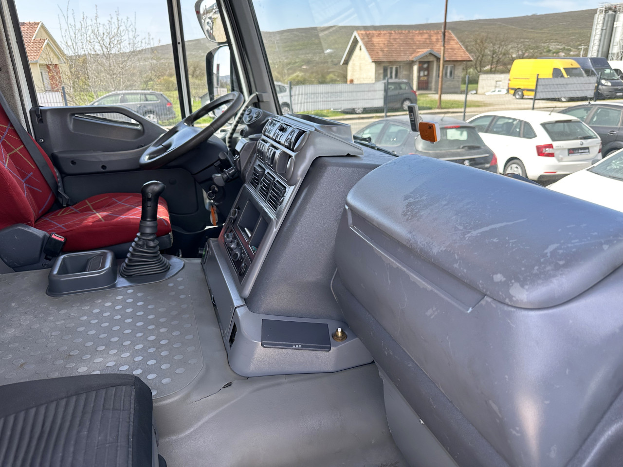 IVECO TRAKKER 330 KIPER SA KRANOM
