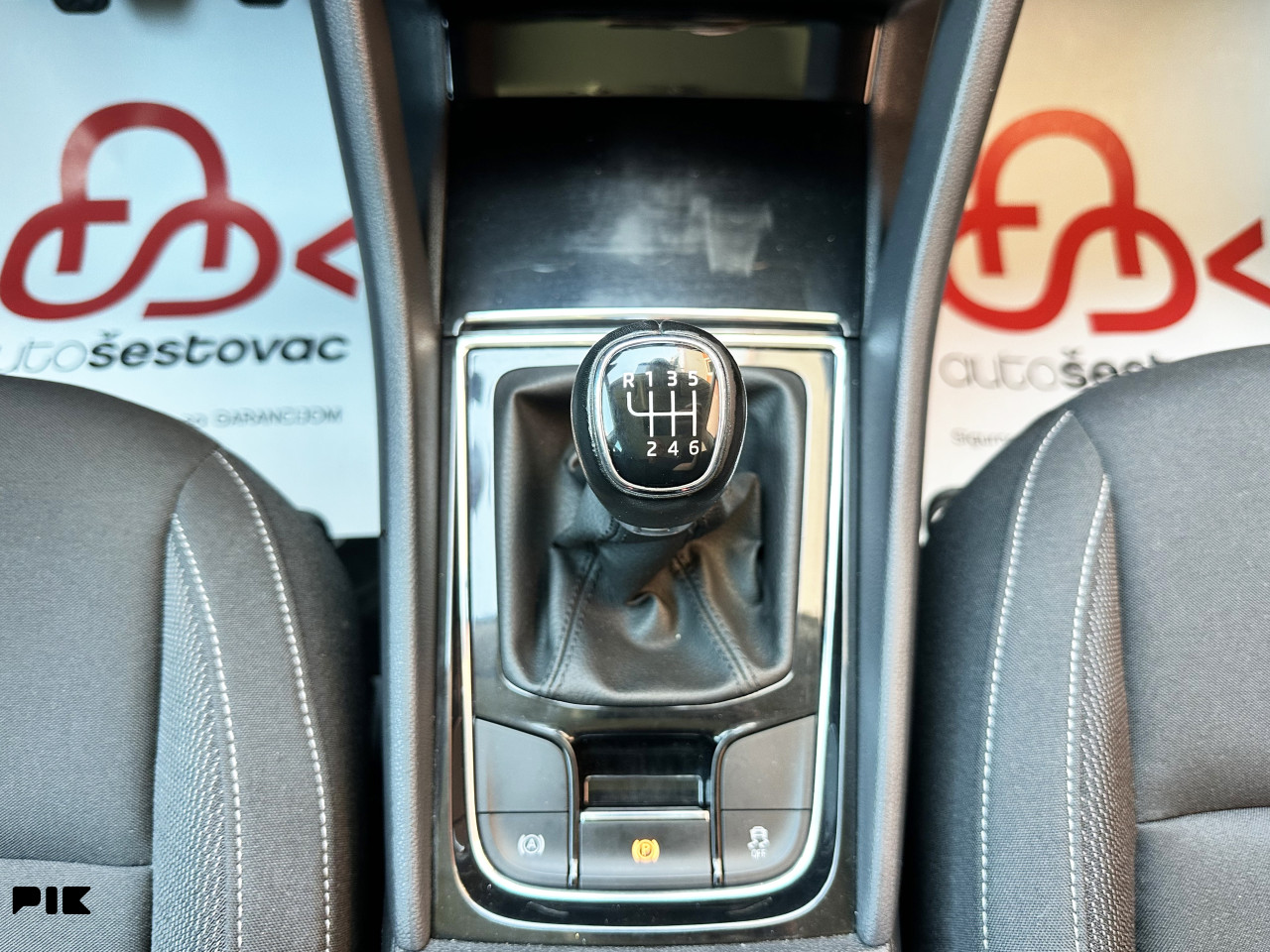 ŠKODA KAROQ 2.0 TDI 2023 VIRTUAL COCKPIT / KAMERA