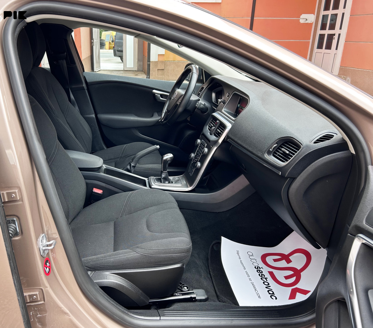 VOLVO V40 2.0 D2
