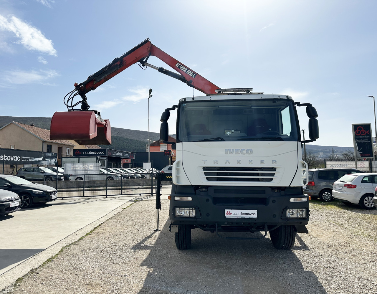 IVECO TRAKKER 330 KIPER SA KRANOM