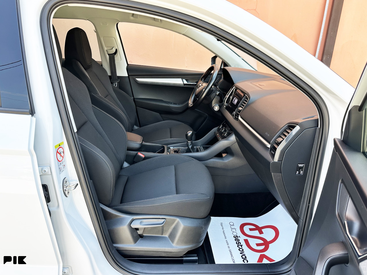 ŠKODA KAROQ 2.0 TDI 2023 VIRTUAL COCKPIT / KAMERA