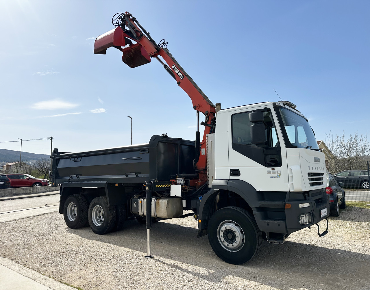 IVECO TRAKKER 330 KIPER SA KRANOM