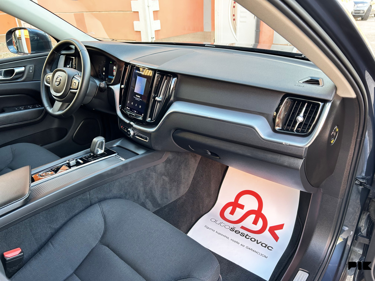 VOLVO XC60 2.0 B4 MOMENTUM PRO AUTOMATIK 2022