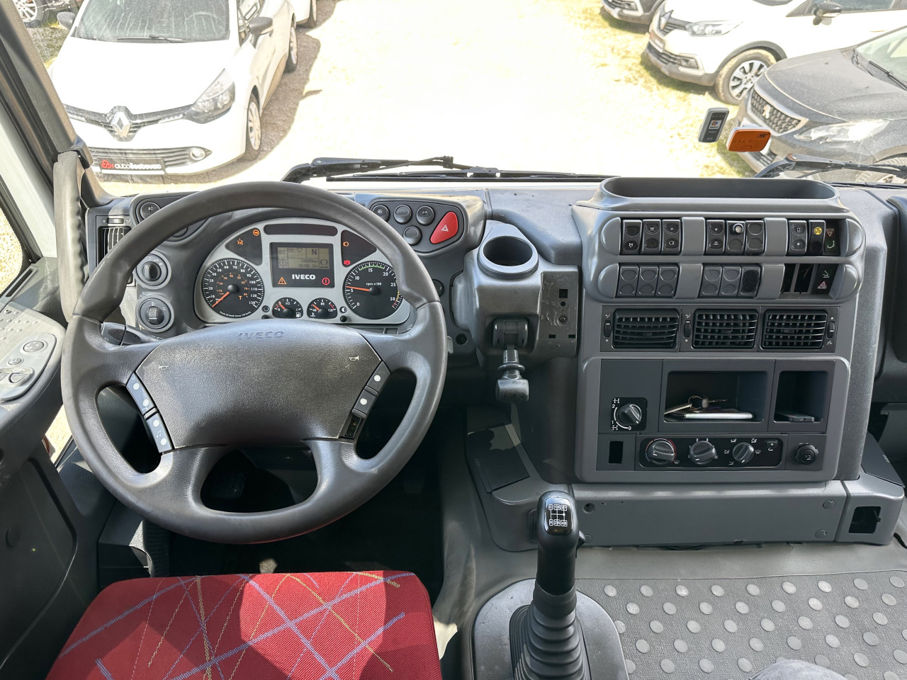 IVECO TRAKKER 330 KIPER SA KRANOM