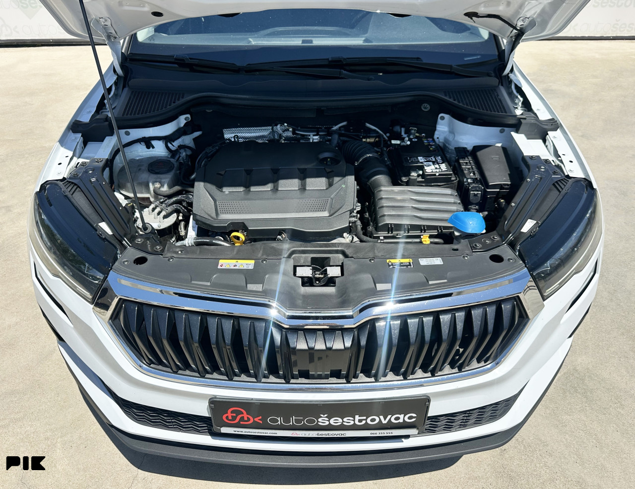ŠKODA KAROQ 2.0 TDI 2023 VIRTUAL COCKPIT / KAMERA