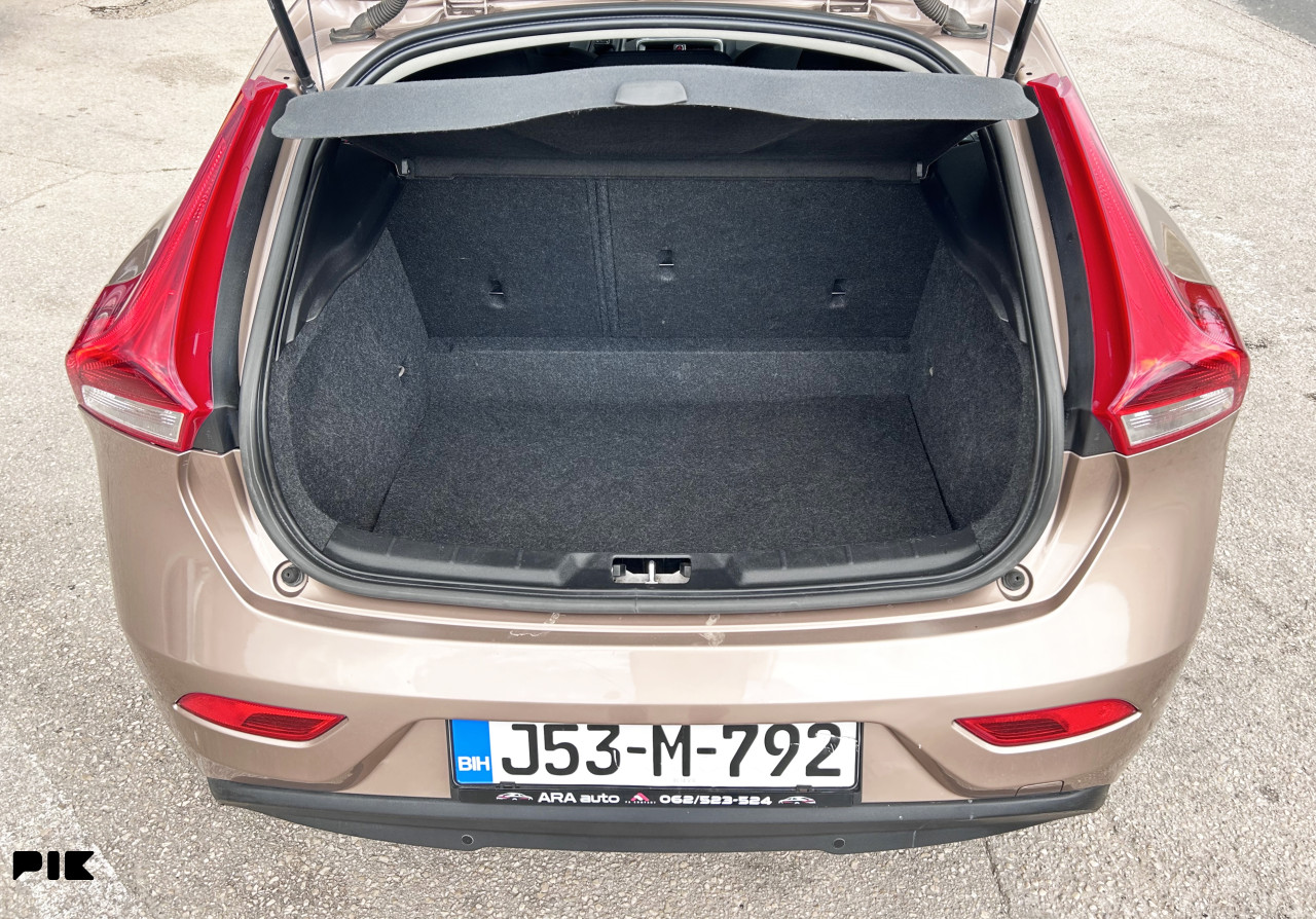 VOLVO V40 2.0 D2
