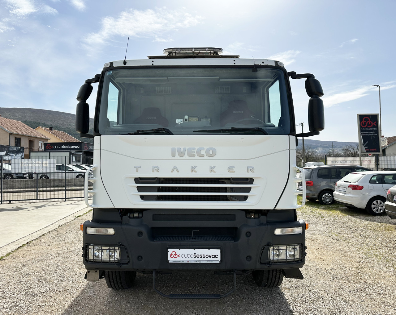 IVECO TRAKKER 330 KIPER SA KRANOM