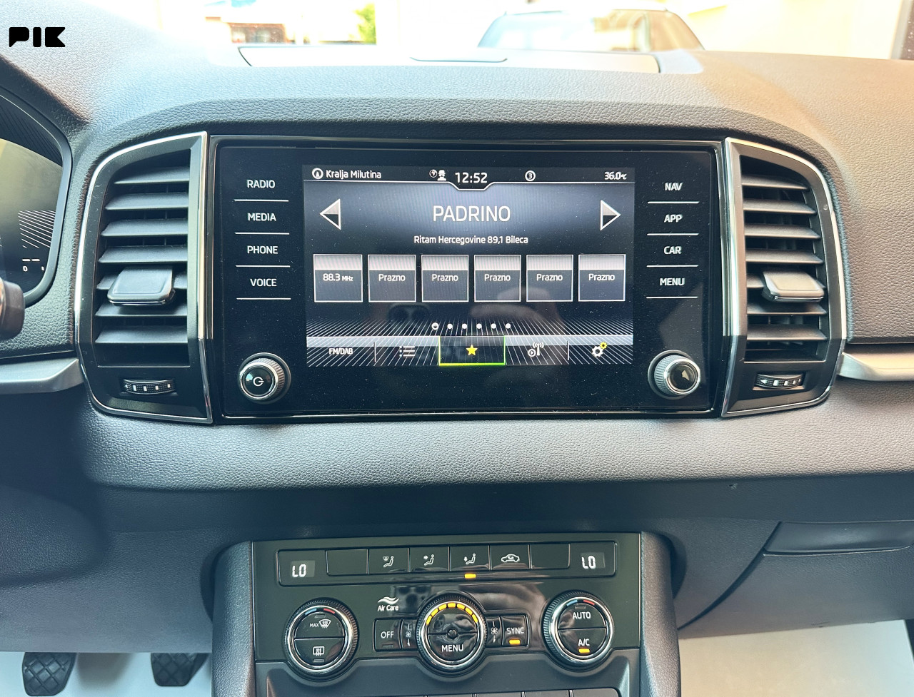 ŠKODA KAROQ 2.0 TDI 2023 VIRTUAL COCKPIT / KAMERA