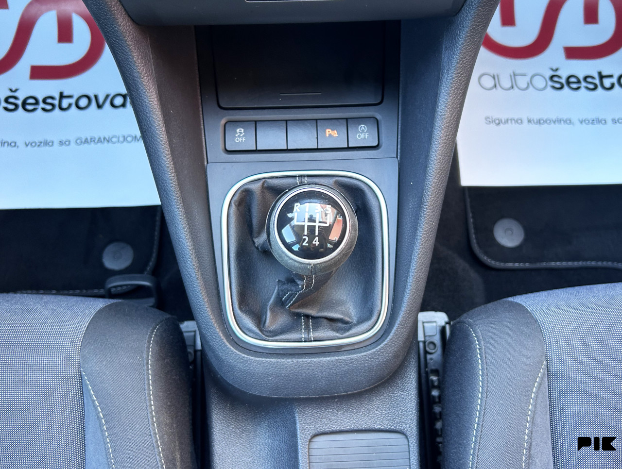 VOLKSWAGEN GOLF 1.6 TDI STYLE