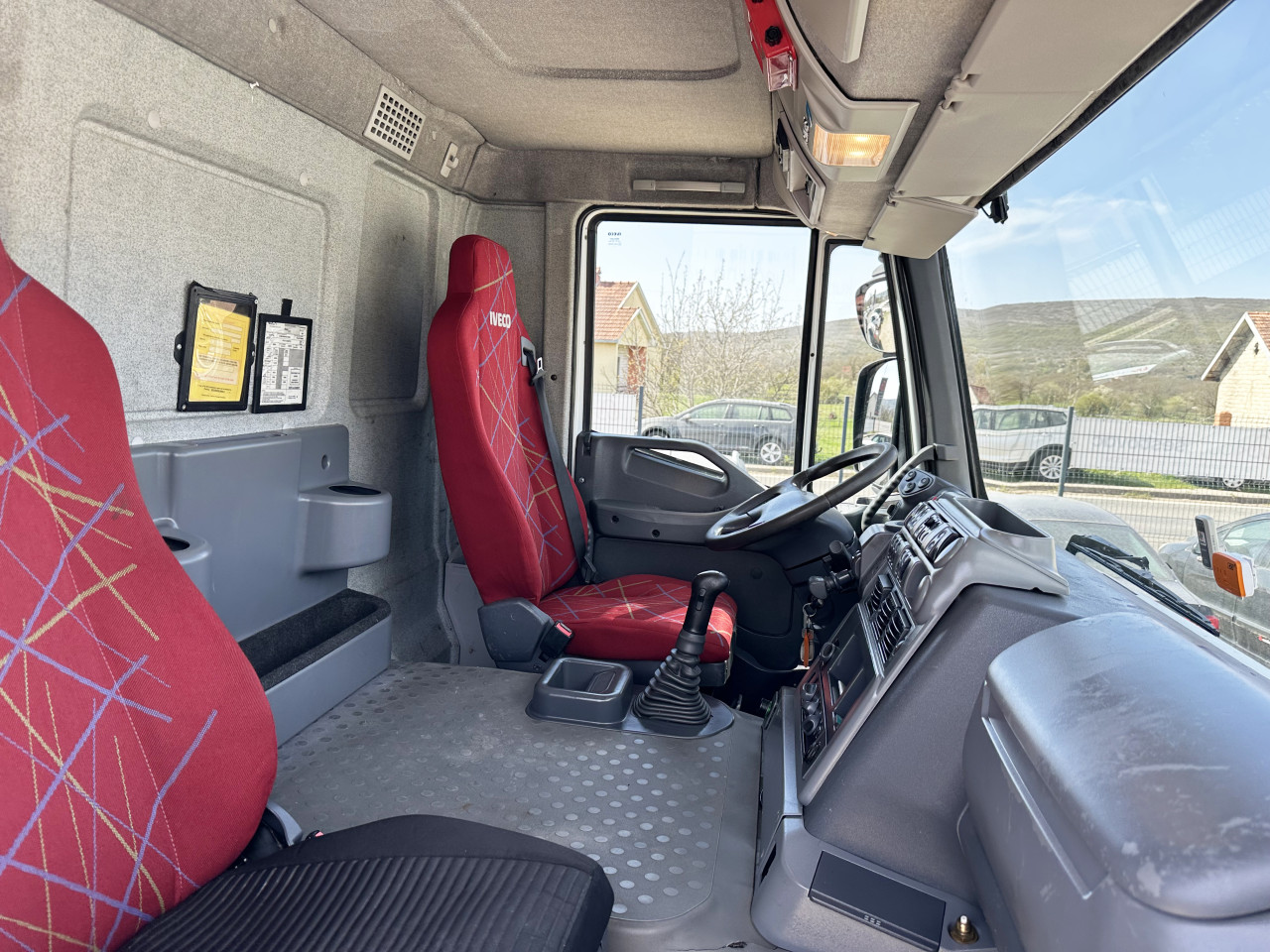 IVECO TRAKKER 330 KIPER SA KRANOM