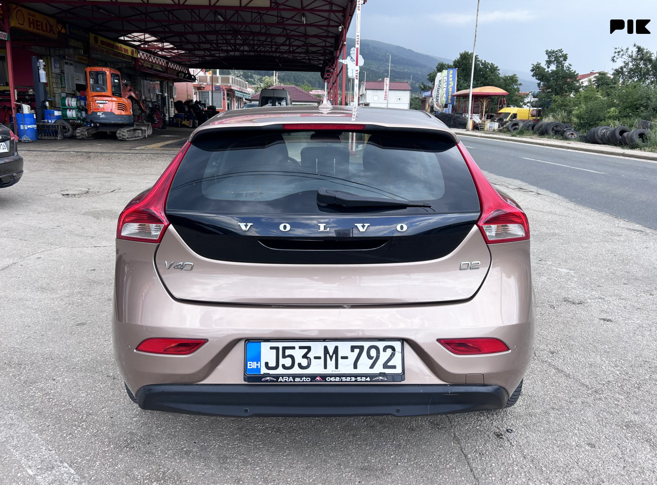 VOLVO V40 2.0 D2