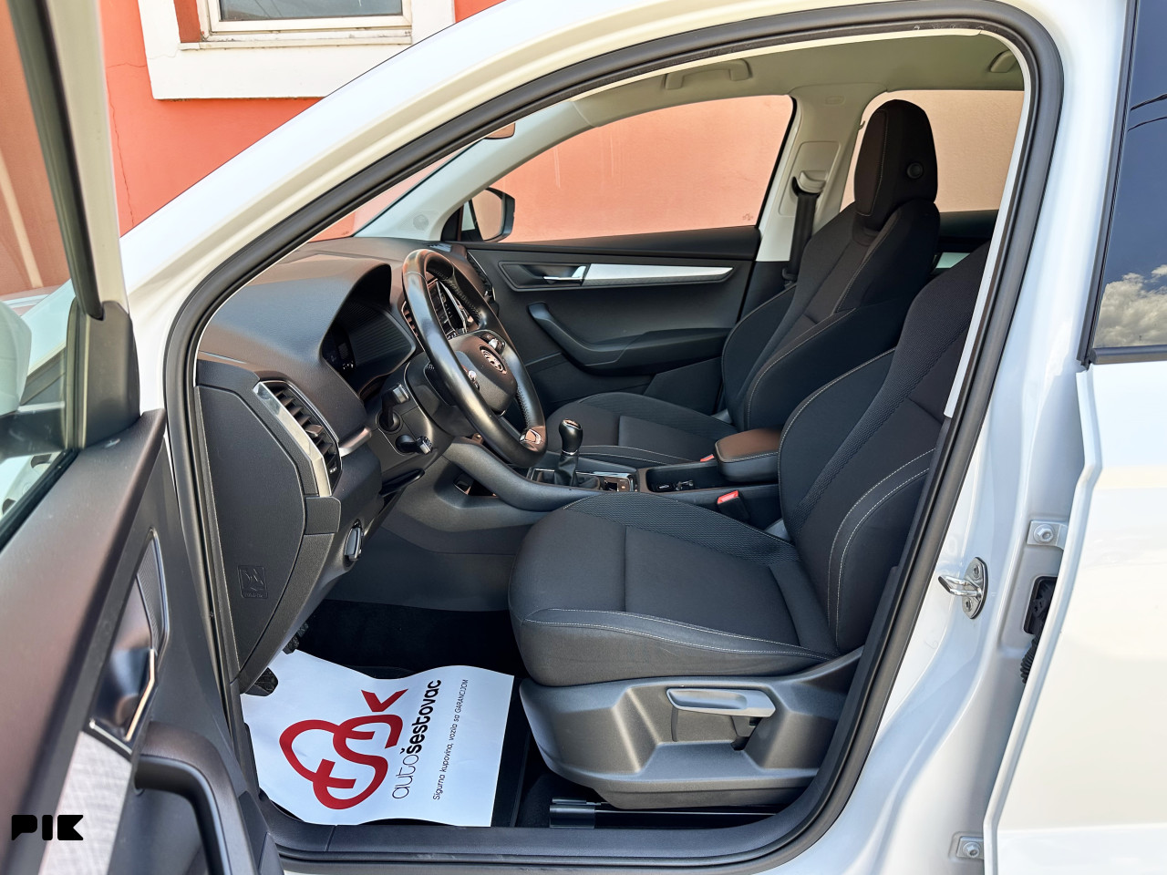 ŠKODA KAROQ 2.0 TDI 2023 VIRTUAL COCKPIT / KAMERA