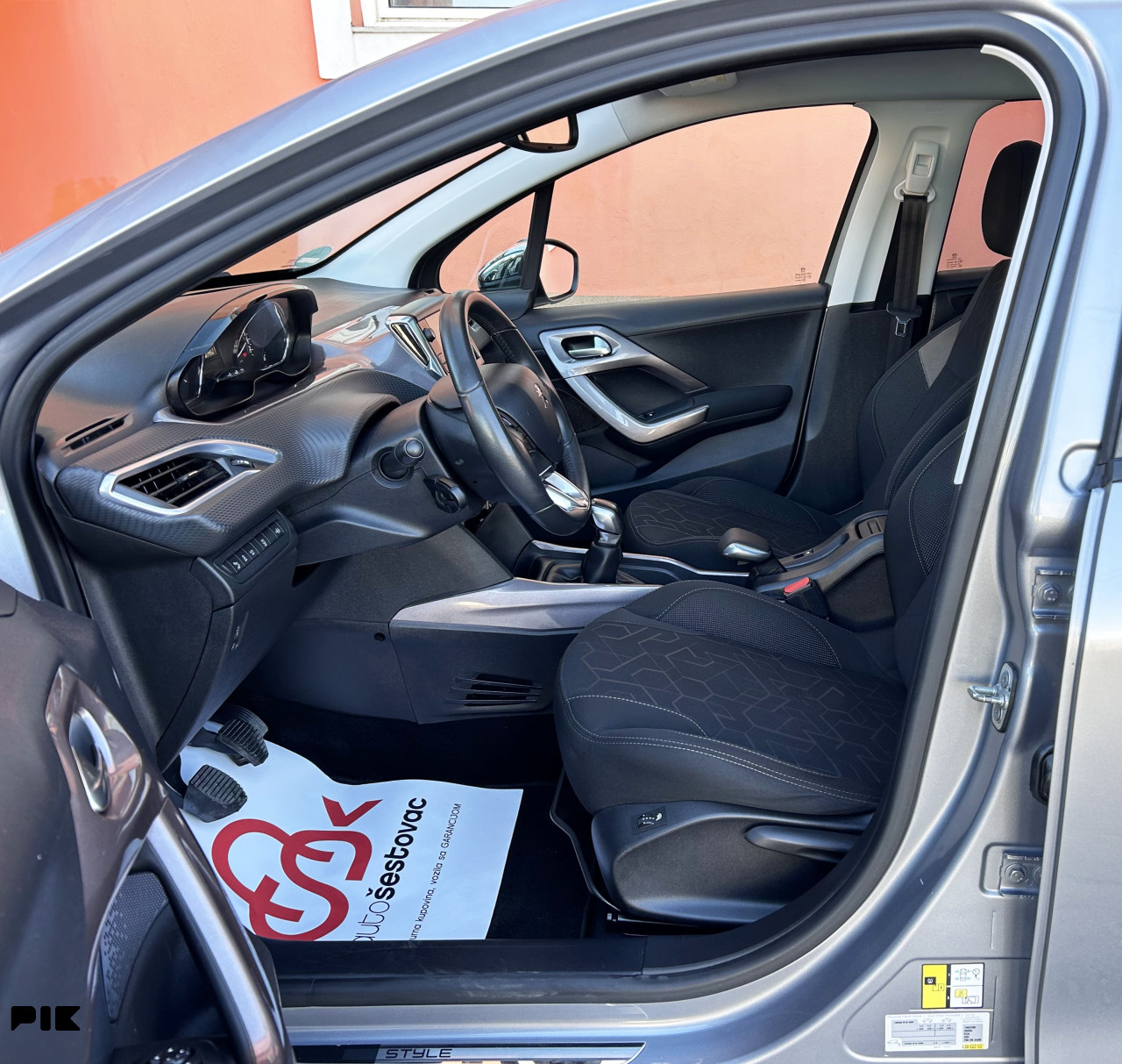 PEUGEOT 2008 1.2 e-THP STYLE