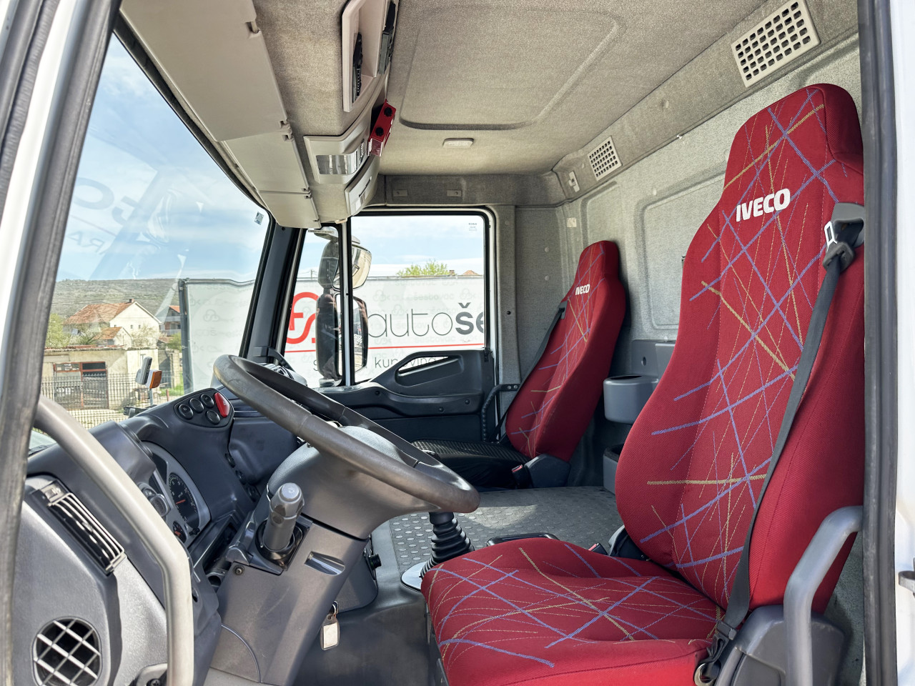 IVECO TRAKKER 330 KIPER SA KRANOM