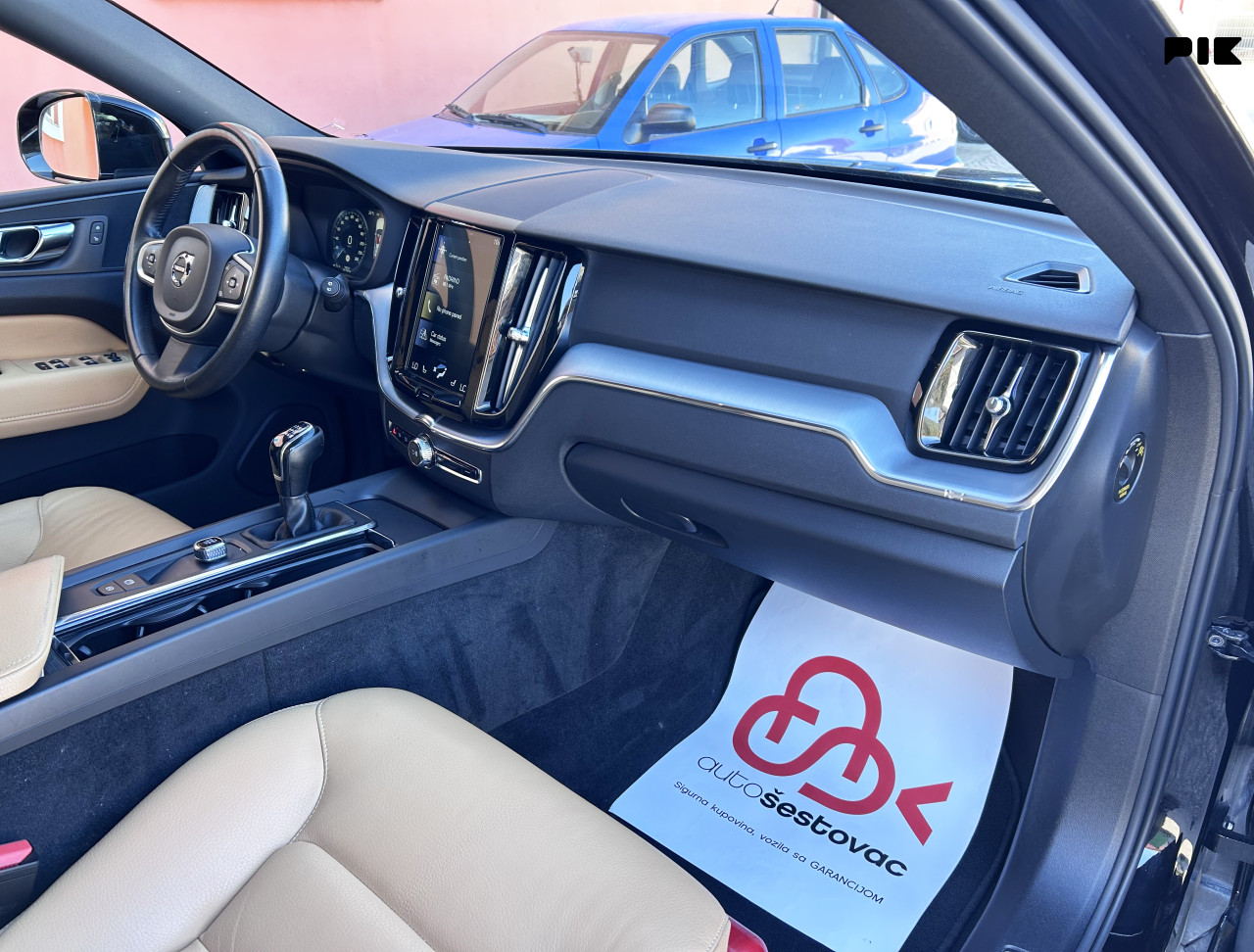 VOLVO XC60 D3 MOMENTUM