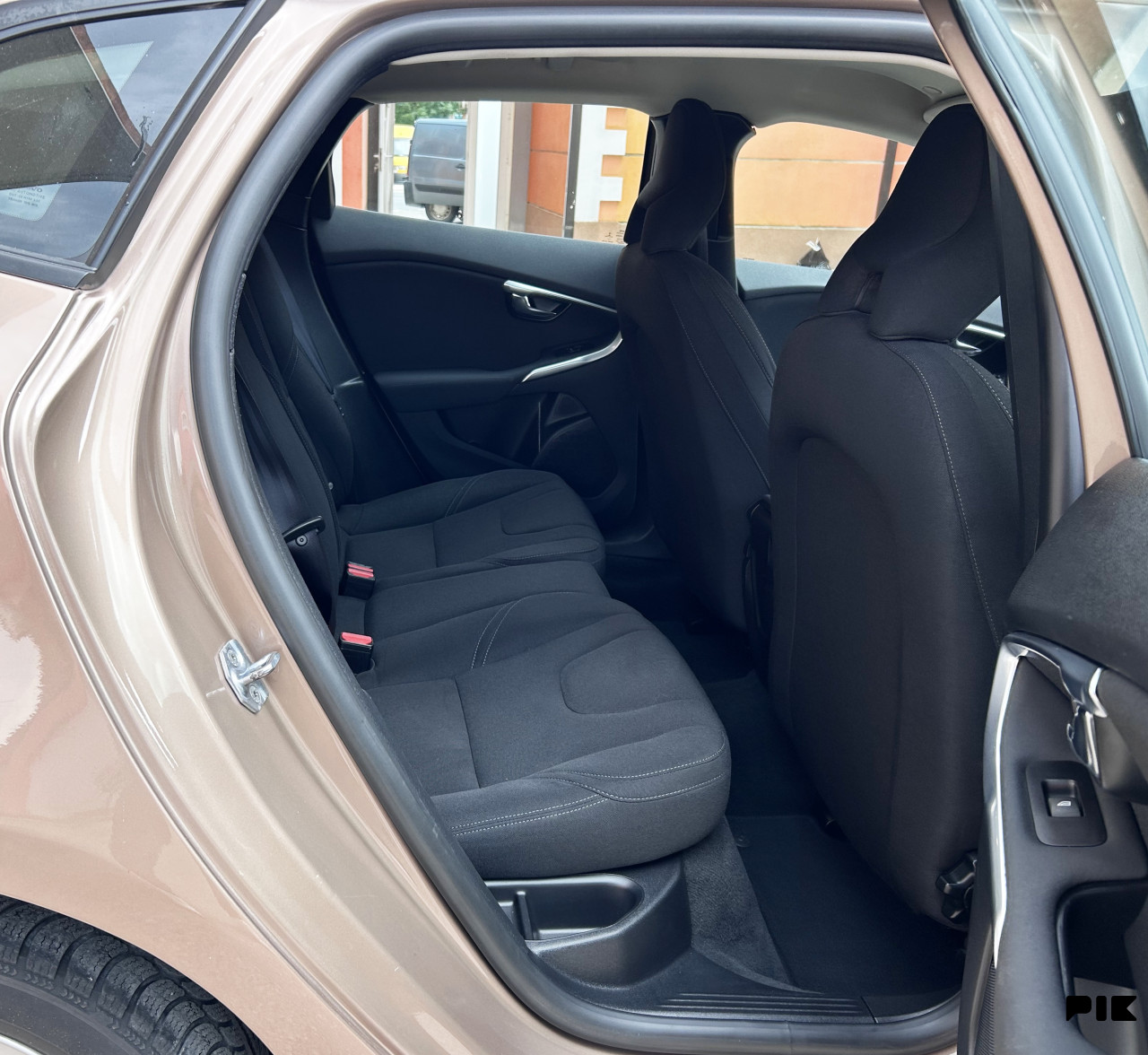 VOLVO V40 2.0 D2