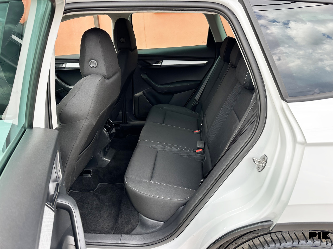 ŠKODA KAROQ 2.0 TDI 2023 VIRTUAL COCKPIT / KAMERA